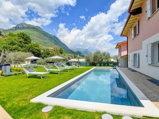 Gemainsame Pool + Garten