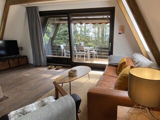 Wohnzimmer und großer Balkon