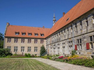 Kloster Frenswegen mit seinen Gärten lädt zu Spaziergängen ein.