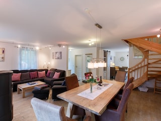 Wohnzimmer mit Essplatz