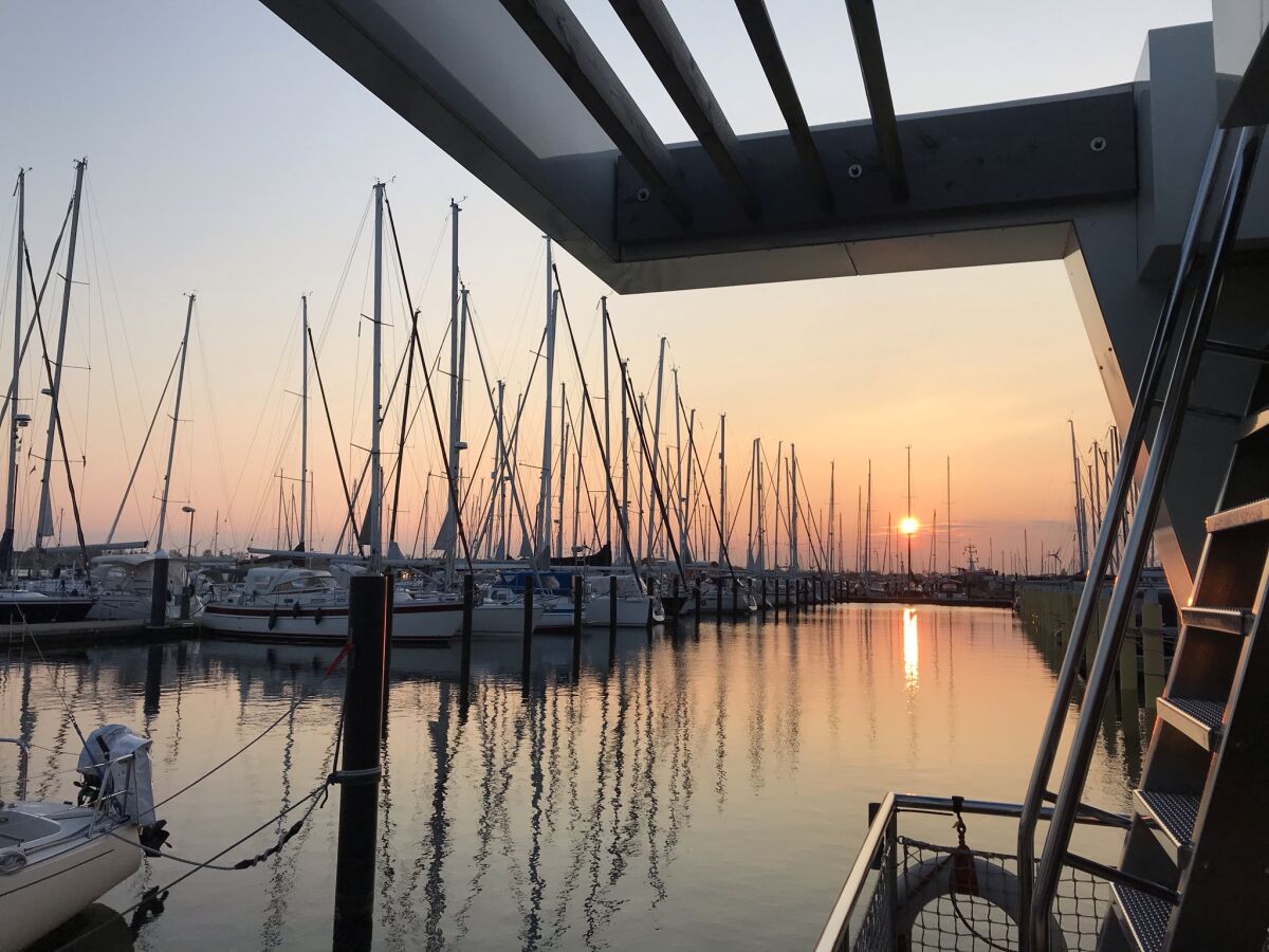 Abendstimmung mit Hafenblick von der Terrasse