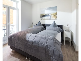 Schlafzimmer ,Boxspringbett,Balkon