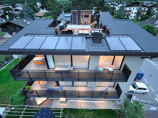 Südfassade mit Dachterrasse