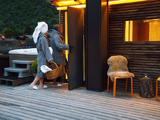 Dachterrasse: Sauna und Whirlpool