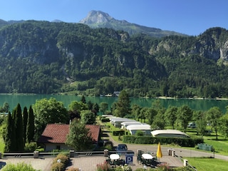 Aussicht vom Balkon mit See und Schafberg, Caffeeterras