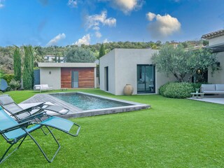 Garden and Pool, pool house