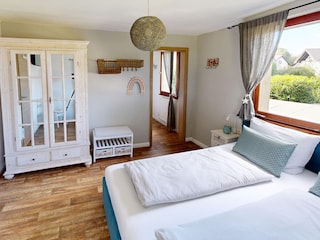 Schlafzimmer 180x200 mit Sat TV