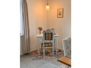 kleiner Schreibtisch im Esszimmer
