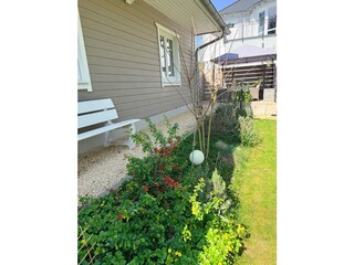 Hinter dem Haus