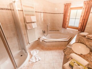 Appartement_Tuxertal_Badezimmer