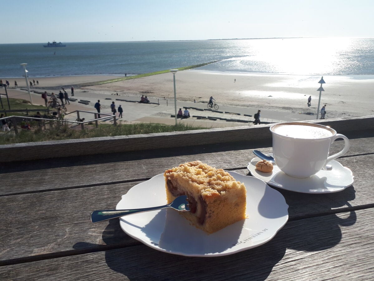 Kuchenpause mit Blick über den Weststrand