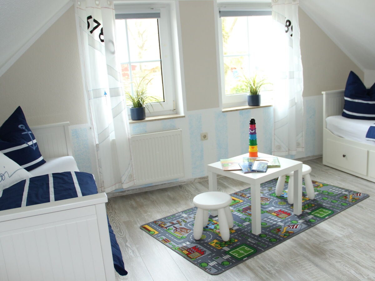 Kinderspiel-/Schlafzimmer mit 2 Einzelbetten