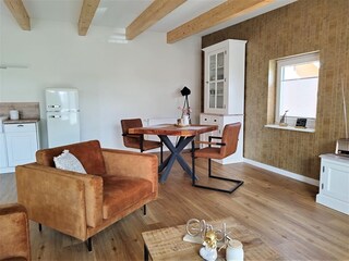 Wohnzimmer mit Esstisch