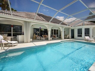 Poolberecih der Villa