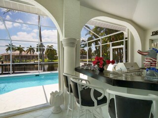Außenbar der Villa