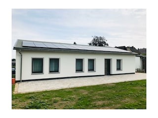Außenansicht hinten mit Terasse