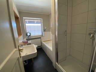 Bad mit Wanne