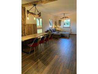 Wohnzimmer mit Essbereich