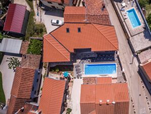 - Fiorela ll in Villa Valtrazza