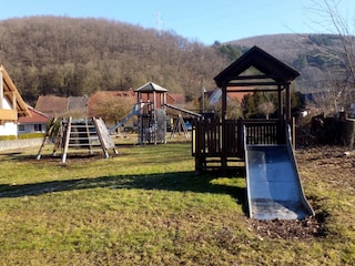 grosser Kinderspielplatz Oberweiler Tiefenbach