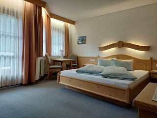 Schlafzimmer 4 b