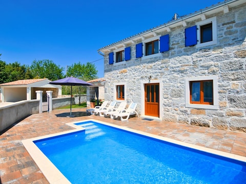 Villa Azi