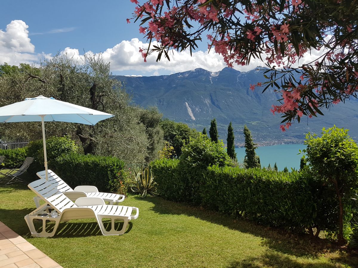 Garten mit Blick auf den See