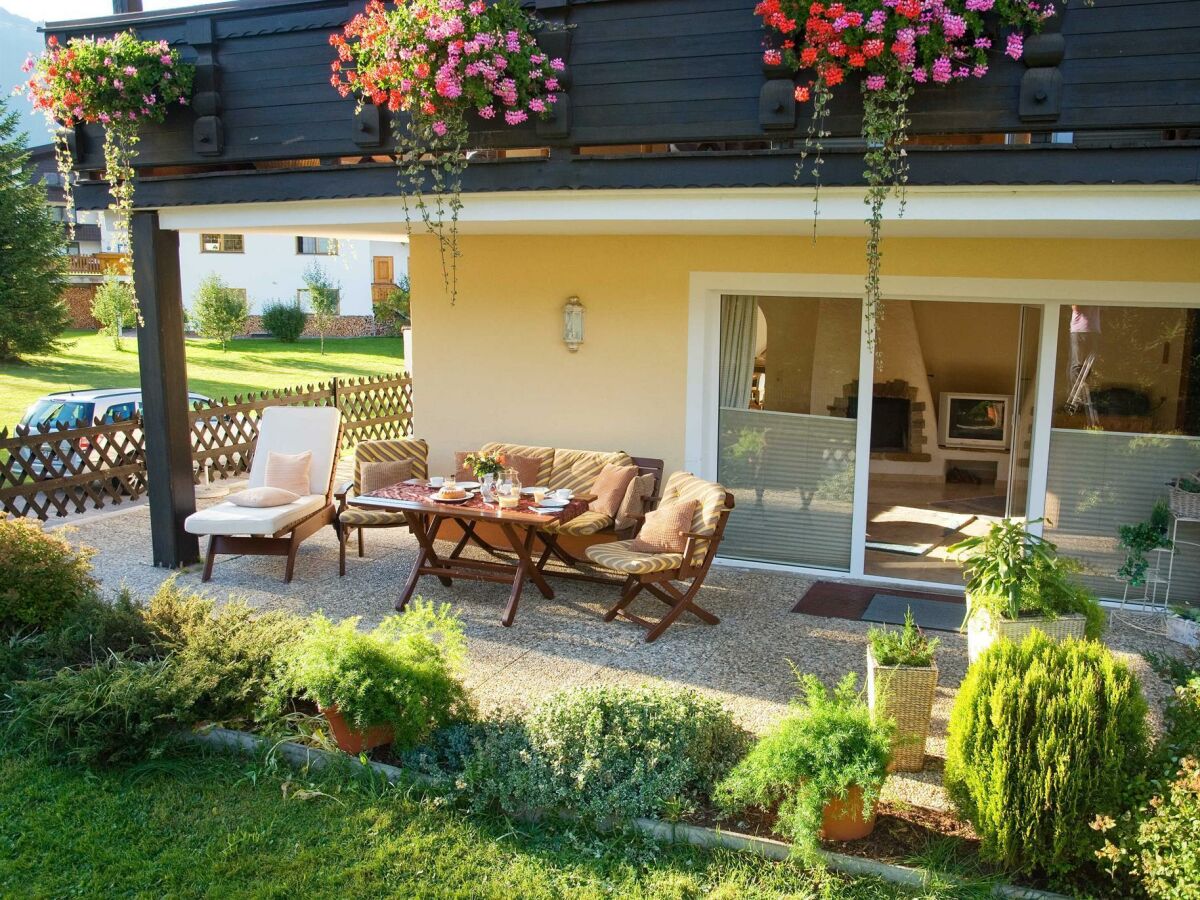 gemütliche Terrasse im Sommer