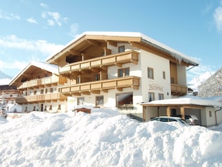 der Marxenhof im Winter - tief verschneit