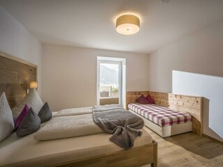 Schlafzimmer mit Doppel- und Einzelbett - Top 2