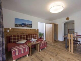 Couch, Esstisch, Zugang Küche - Top 4