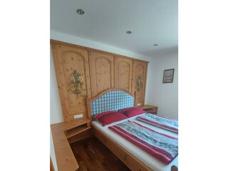 Schlafzimmer mit Doppelbett