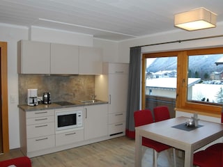 Kochnische und Esstisch - Ferienwohnung 24