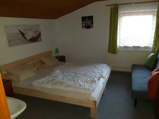 F2 Schlafzimmer 1