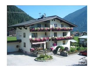 Appartements Lechner - Hausansicht Sommer