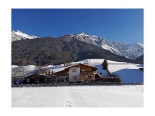 Hausansicht Ferienwohnung im OG mit Garagenplatz