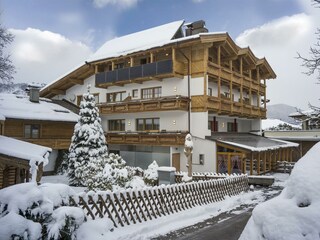 Hotel Theresia Garni - Hausansicht - Winter