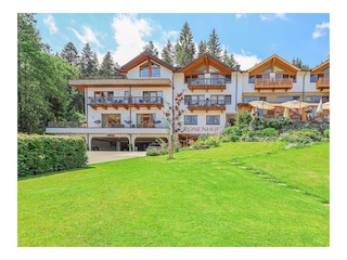 5000 m² tuin met verwarmd en overdekt zwembad