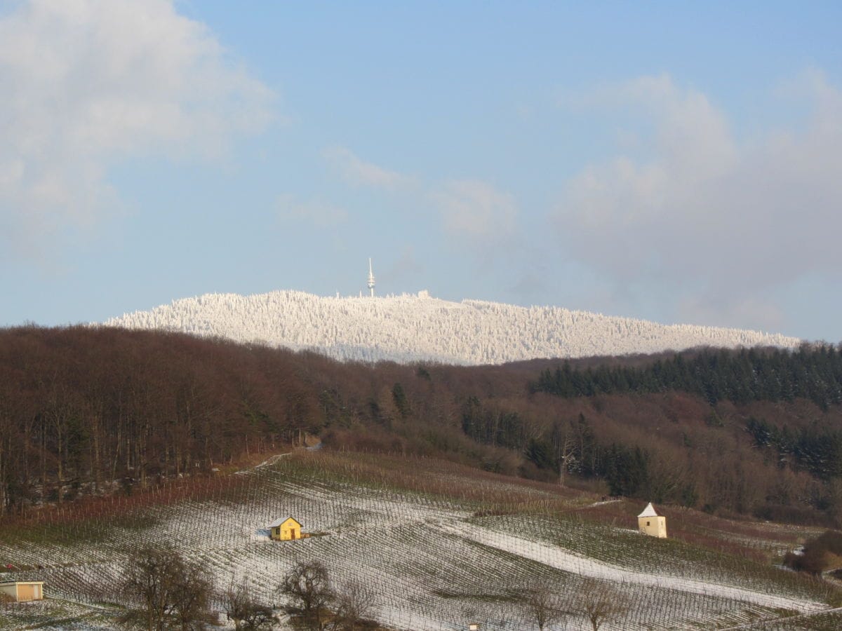 Feldberg mit dem Schnee bedeckten Hausberg Blauen