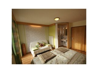 Südzimmer mit Dusche