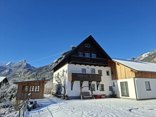 Haus Enzian Winteransicht