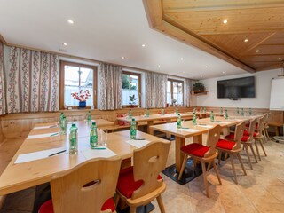 Konferenzraum mit Videowall