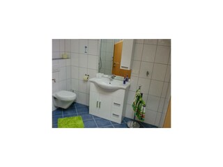 Badezimmer  inkDusche (hinTür)