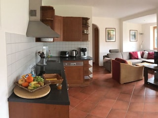 Wohnküche (mit ausziehbarem Sofa)