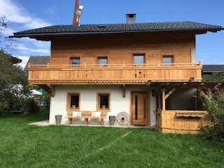 chalet_penzn_uderns_Hausansicht_Sommer_Zillertal