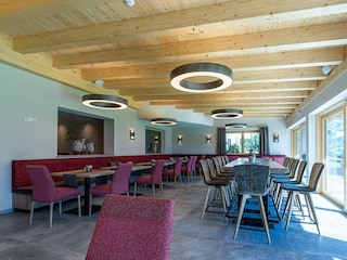 Frühstücksbereich mit Blick ins Tal