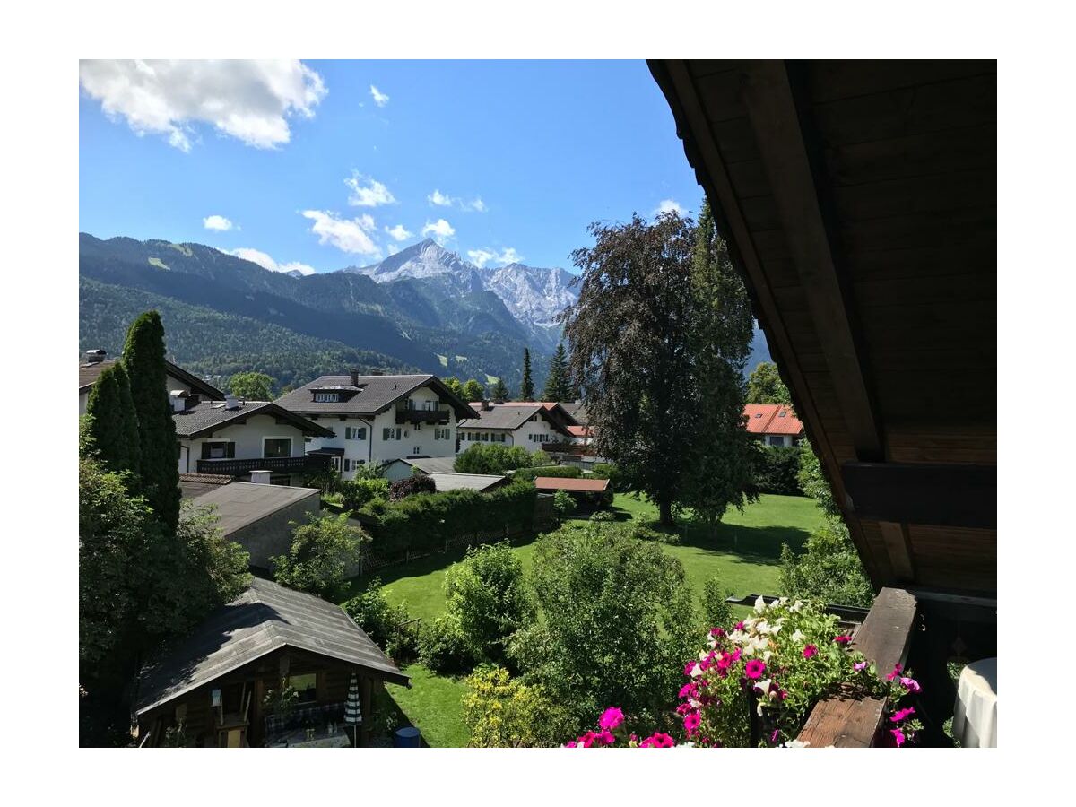 Blick vom Balkon auf die Alpspitze