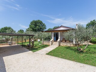 Garten, Parkplatz überdacht private