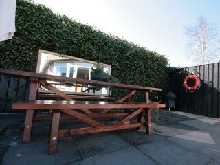 private Terrasse komplett eingezaeunt