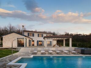 Bezaubernde Villa Edoardo mit Pool und Jacuzzi